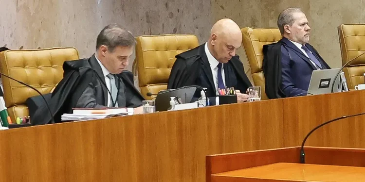STF tem manhã de conflitos em sessão sobre relação de Moraes e Vorcaro