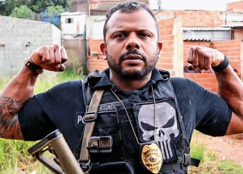 Tarcísio demite, mas Justiça reintegra delegado deputado que fazia live com ações policiais