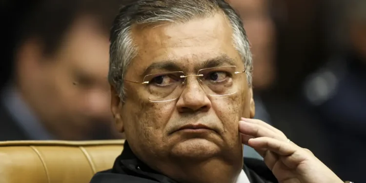 Dino determina reintegração de Andrei Rodrigues ao comando da PF