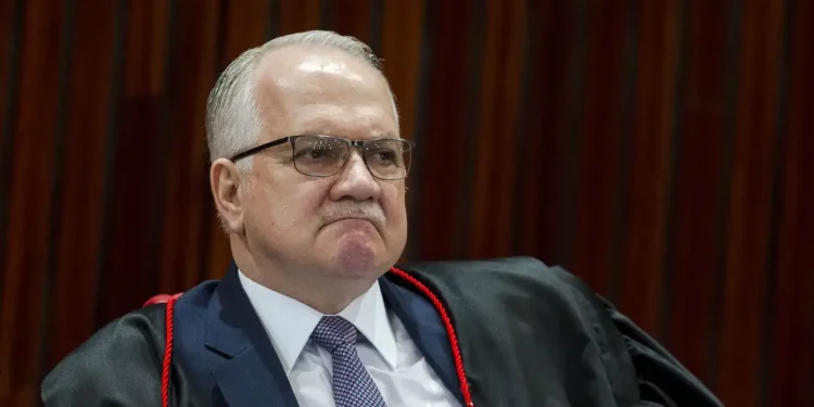 Fachin vira relator de investigação sobre relação de Moraes e Vorcaro