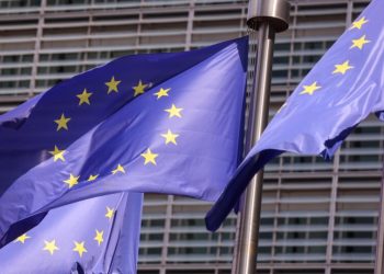 Cinco países da Europa avançam com plano para enviar imigrantes para fora da UE