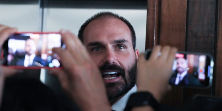 Primeira Turma do Supremo mantém condenação de Eduardo Bolsonaro
