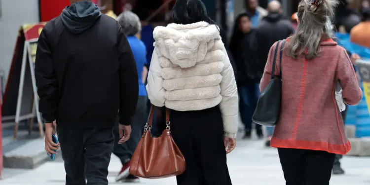 Frente fria traz chuva, frio intenso e risco de geada no país