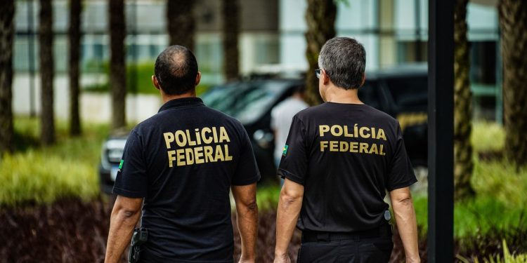 PF faz ação contra apologia ao nazismo no interior do Rio de Janeiro