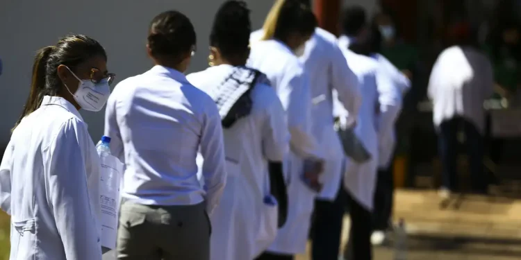 Revalida 2026: prazo para envio de diploma médico termina no sábado