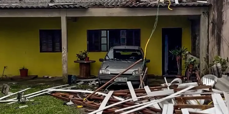 Quatro pessoas estão desaparecidas no RS após temporal